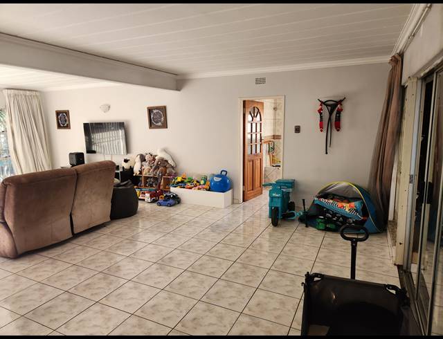 4 BEDROOM HOUSE FOR SALE IN VANDERBIJLPARK SW 2